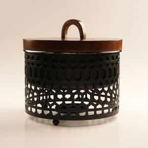 ถาดอุ่นอาหารดีไซน์หรูหราทรงกลมสีดำแบบเจาะรู พร้อมฝาไม้ สำหรับงานแต่งงานและโรงแรม - Product Image 3