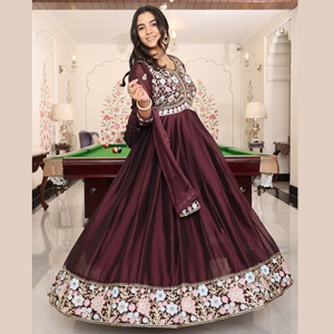 Elegante y Exclusivo Traje Anarkali Color Café para Mujer, Ideal para Bodas y Ocasiones Festivas, Manga 3/4, Crepé de Seda Rangoli - Product Image 1