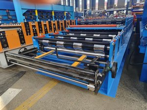 Machine de formage à rouleaux automatique à double couche, haute efficacité avec dérouleur et empileur <span class=keywords><strong>pour</strong></span> la production de tôles de <span class=keywords><strong>toiture</strong></span> et de paroi - Product Image 3