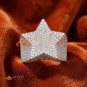 Anillo de Plata de Ley 925 con Incrustaciones de Estrellas – Piedras con Micro Pavé y Corte Baguette – Anillo de Plata para Hombre con Estrellas Incrustadas – Lujo - Product Image 1