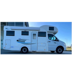 Autocaravana duradera para viajes de larga distancia y aventuras al aire libre - Product Image 1