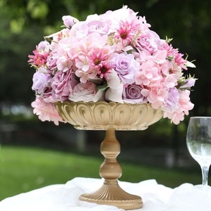 Bol de centre de table élégant en or, fait main, sans BPA, à bord cannelé, pour décoration de fête ou de mariage moderne et luxueuse, support à fleurs ou compotier - Product Image 1