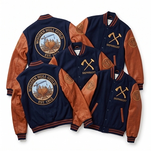 Chaqueta universitaria al por mayor, azul marino, cuerpo de lana, mangas de cuero marrón óxido, bordado de letras 'Wooden Hull Guild Shipwright Adze' - Product Image 1