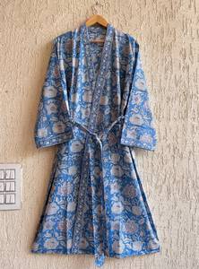 Kimono de Algodón con Estampado Floral Hecho a Mano, Túnica de Verano, Kimono Corto Talla Única, Cubrebaño Hecho a Mano para la Playa - Product Image 5