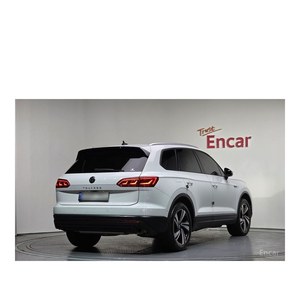 Volkswagen Touareg 3.0 TDI Premium 2023, SUV Diésel con Asientos de Cuero y Cámara Trasera - Product Image 2