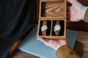 Caja de Reloj de Madera Personalizada con Diseño en Relieve para Hombre y Mujer - Organizador de Almacenamiento de Regalos Ecológico para Decoración del Hogar - Product Image 2