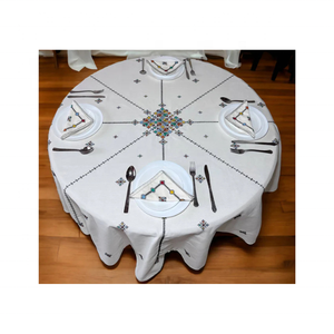 Elégante nappe en coton certifiée GOTS 100% de 8 pieds à moitié blanche avec un design brodé polyvalent pour toute occasion de dîner - Product Image 2