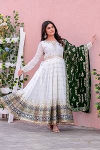 Ensemble de robe longue Anarkali brodée blanche et verte, avec dupatta en faux georgette et chiffon, tenue traditionnelle pour femmes, pour fêtes et mariages - Product Image 3