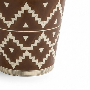 Table d'appoint artisanale en émail et incrustations adhésives, motif tribal géométrique, tabouret d'appoint pour salon, chambre, école, appartement - Product Image 4