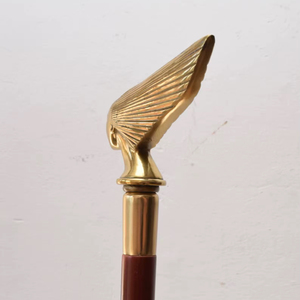 Bâtons de marche rustiques modernes en bois naturel écologique avec poignée en laiton poli, idéaux pour les cadeaux - Product Image 1