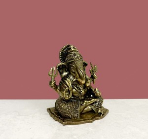 Nirmala Handicrafts Traditional Brass Tirupati Balaji Statue with Prabhavali Arch Wax Casting Handmade for Tabletop Home Office - Product Image 5