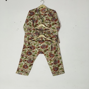 Ensemble de pyjama fleuri imprimé à la main - Vêtements de nuit en coton artisanal, vêtements de nuit bohèmes pour femmes et cadeau pour elle - Product Image 5