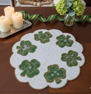 Salvamantel Redondo Hecho a Mano con Cuentas, Trébol Blanco y Verde, Decoración Elegante para Mesa por Blossom Craft India - Product Image 6