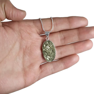 Colgante ovalado geométrico de pirita de cristal con engaste de bisel, dije de aleación, estilo clásico, collar de moda unisex - Product Image 3