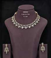 Parure de bijoux fantaisie plaquée or avec collier et boucles d'oreilles en zircon cubique rubis, motif feuille ovale, pour femme, idéale pour mariage et soirée