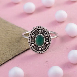 Anillo Ovalado de Ónix Verde Natural en Plata de Ley, Anillo Vintage Hecho a Mano con Piedras Preciosas, Joyería Boho Apilable para Mujer - Product Image 4