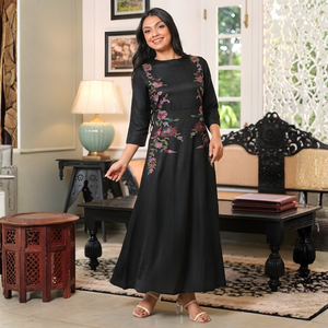 Vestido Maxi Negro de Rayón Twill con Bordado - Product Image 3