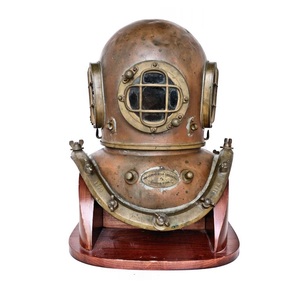 Casco de Buceo de Hierro para Decoración de Expediciones Marinas, Espacios Costeros, Colecciones Náuticas y Exhibiciones Oceánicas - Product Image 4