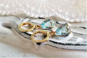 Boucles d'oreilles en laiton plaqué argent avec cristal bleu en forme de cœur, bijoux élégants et tendance - Product Image 4