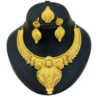 Nouvel ensemble de colliers courts élégants plaqués or 18 carats avec chaîne maille forçat et motif floral, bijoux de mariage classiques en laiton, logo personnalisé pour