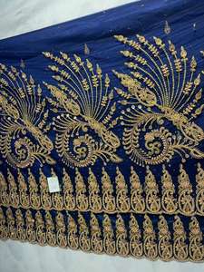 แผงปักลายกุหลาบแดงราชวงศ์ - Product Image 3