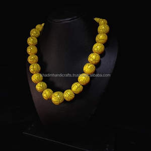 Collier réglable en résine pour l'année de naissance pour les femmes Style artificiel élégant avec pendentif de serrure et coordonner la conception du modèle à la mode - Product Image 2