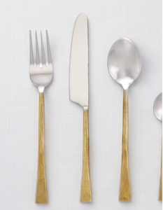 Ensemble de couverts argentés avec manche doré, fabriqués en acier inoxydable, vaisselle haut de gamme pour des repas élégants et des maisons modernes - Product Image 1
