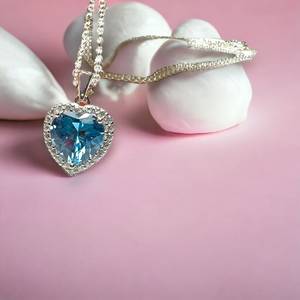 Colgante de Corazón de Topacio Azul Hielo Hecho a Mano, Chapado en Oro de 18K sobre Plata de Ley, Piedra de Nacimiento de Diciembre, Joyería de Gema, Regalo para Mujer - Product Image 6
