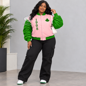 Alfa |   Kapa |   Chaqueta Universitaria de Satén con Bloques de Color Rosa y Verde para Mujer, Marca Alpha, con Botones a Presión y Mangas Abullonadas - Product Image 5