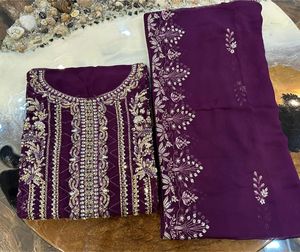 Colección Ssumaira: Nueva y hermosa camisa de chifón puro con trabajo artesanal Kora Dabka y una dupatta con hermosos bordados en un color increíble. - Product Image 2