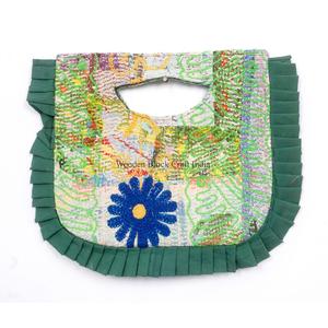 Nouvelle pochette à main tendance et sac de soirée, sac à bandoulière Kantha pour femme avec fermeture magnétique, idéal pour les occasions décontractées - Product Image 1