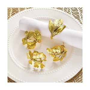 Elegante Anillo para Servilletas de Metal Dorado que Agrega un Toque de Lujo a la Experiencia Gastronómica en el Hogar y Ayuda a Mantener las Servilletas Organizadas y con Estilo - Product Image 4
