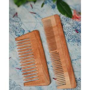 Peine para el Cabello de Madera de Neem Ecológico Hecho a Mano, Anti-Frizz, para Uso Diario y Viajes, Accesorio para el Cuidado del Cabello, Artesanía de Madera de Bambú - Product Image 4