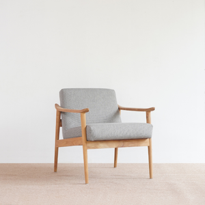 Fauteuil scandinave moderne rembourré en tissu marron avec structure en bois, dossier solide, chaise de détente pour salon, mobilier de maison ou bureau - Product Image 5