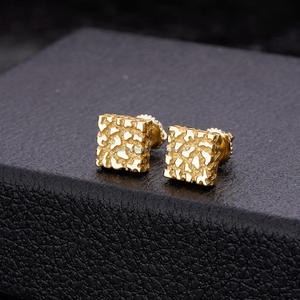 Boucles d'oreilles carrées élégantes en pépites d'or, argent sterling 925 plaqué or, bijoux élégants pour hommes et femmes - Product Image 1
