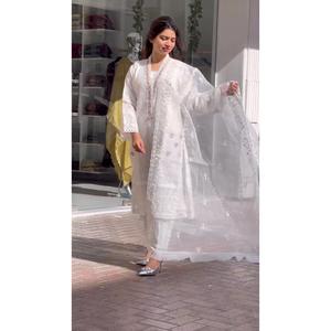 DESIGNER ORGANZA BRODERIE TRAVAIL HAUT BAS AVEC DUPATTA BLANC - Product Image 1