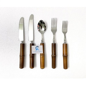 Ensemble de couverts en acier inoxydable avec manche en bambou naturel, finition miroir haute brillance, design nordique durable, pour la mise en place de la table - Product Image 3