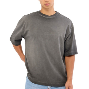 T-shirt streetwear pour homme en coton peigné, coupe boxy à épaules tombantes, avec logo personnalisé - Product Image 1