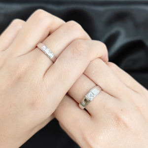 แหวนทองคำแท้ 18K ชุบโรเดียม ดีไซน์ Eternity Band ประดับพลอยธรรมชาติเจียระไนแบบ Brilliant Cut ตัวเรือนแบบ Prong Setting สไตล์คลาสสิกสำหรับหมั้นหมาย ได้รับการรับรองจาก IGI เหมาะสำหรับทั้งชายและหญิง - Product Image 4