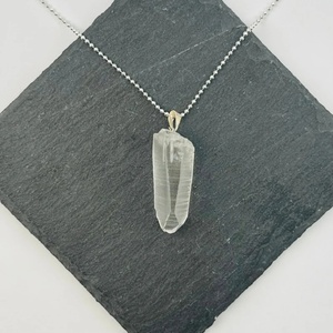 จี้คริสตัลควอตซ์ใสแบบขายส่ง สำหรับสร้อยคอ เสริมความรัก บำบัดจิตวิญญาณ เครื่องประดับแฟชั่นสำหรับผู้หญิง - Product Image 2