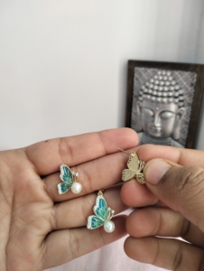 Conjunto de Colgante de Mariposa con Perlas de Agua Dulce y Madreperla, Chapado en Oro, Venta al por Mayor - Product Image 3