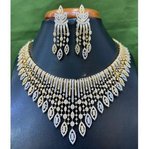 Ensemble collier et boucles d'oreilles en laiton plaqué argent de qualité supérieure avec pierres en zircon, idéal pour les fiançailles, les mariages et les soirées pour femmes - Product Image 2