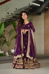Dernières collections de robes Anarkali pour femmes, pour mariages et festivals, avec de riches broderies Zari et sequins. - Product Image 3