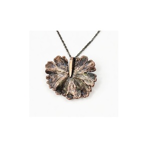 Collier artisanal USA 2026, bijou minimaliste pour femme, pendentif initial chic français, finition brillante, cadeau de Noël - Product Image 3