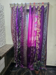 Cortina de Pared Étnica Bohemia Hippie Gypsy, Estilo Sari de Seda India - Product Image 1