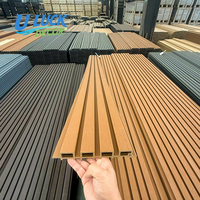 Panneaux muraux WPC ignifuges modernes, façade rainurée, panneaux de bardage extérieur imperméables pour villa et hôtel, revêtement extérieur