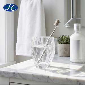 Ensemble d'accessoires de spa de luxe en acrylique moderne pour salle de bain, cinq pièces, avec gobelet à facettes transparent effet glacier, haute qualité, durable - Product Image 2