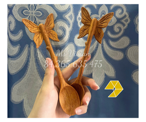 ช้อนไม้ด้ามผีเสื้อสไตล์แฟนตาซี สลักโลโก้ตามสั่ง เป็นมิตรกับสิ่งแวดล้อม ด้ามไม้สีแดง ผลิตในเวียดนาม ราคาถูก - Product Image 1