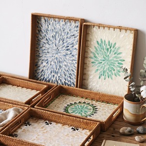 Plateau de service en rotin fait main avec incrustation de nacre, motif floral, plateau rectangulaire décoratif en osier et rotin pour la décoration de table à la maison - Product Image 4