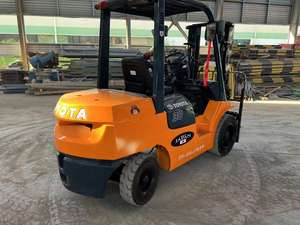 Las carretillas elevadoras Toyota usadas de 3 toneladas se venden rápidamente, ofreciendo alta calidad, alto rendimiento y precios competitivos. - Product Image 4